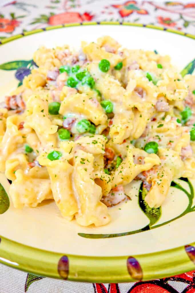 bowl of bacon pasta with peas