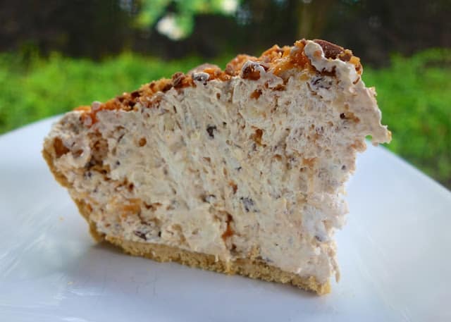 Butterfinger Pie - NO BAKE! Only 4 ingredients and ready in minutes. This is one of my most requested desserts. Everyone RAVES about this easy pie!! SOOOO good!!! #butterfinger #Pie