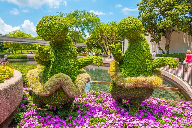 Epcot International Flower and Garden Festival 2017 - beautiful flowers and amazing food! You MUST make a trip to Walt Disney World to check out the festival! SO fun!