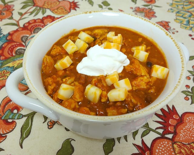 Buffalo Chicken Chili - ready in under 30 minutes!! Ground chicken, black beans, chili beans, tomato sauce, chicken broth, buffalo sauce, chili powder, cumin, garlic and onions - SO good! Can adjust the heat up or down to your taste. Top with cheese and sour cream!