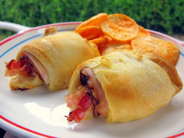 Turkey Bacon Crescents recipe - super quick hot sandwiches - only 5 ingredients - SO good! Quick weeknight meal that is ready in 15 minutes. SOOO much better than an ordinary cold cut sandwich.