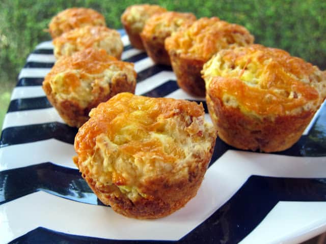 Bacon Egg and Cheese Breakfast Muffins - great on-the-go breakfast!!! Scrambled eggs, bacon, cheese, flour, baking powder, dry mustard, milk, oil and egg. Ready in 20 minutes!! Whip up a batch on Sunday for an easy breakfast during the week. #breakfast #mealprep #freezermeal