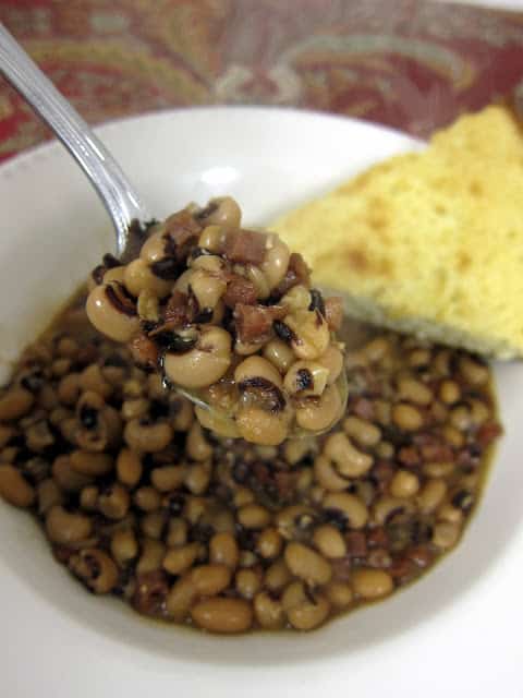 Black Eye Peas and Ham {Slow Cooker} - only 5 ingredients - no need to presoak the beans - just dump everything in the slow cooker and let it cook all day! Eat on New Year's Day for good luck in the new year.
