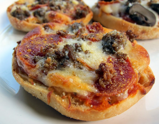 English Muffin Pizza Recipe- can assemble ahead of time a freeze for a quick dinner or after school snack!