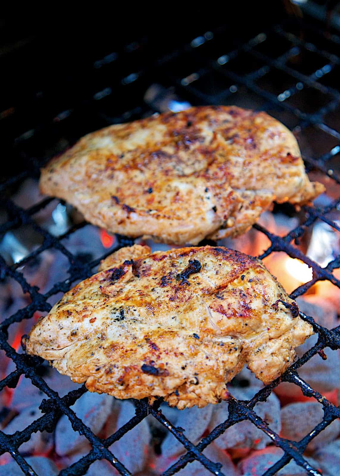 Mexican Lime Grilled Chicken Recipe - Fiesta Lime Grilled Chicken - chicken marinated in lime juice and Mexican spice blend. Super juicy and packed with tons of flavor! Great Mexican Recipe.