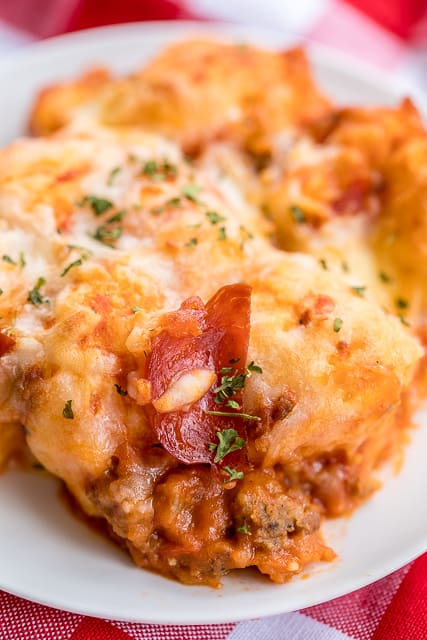 Bubble Up Pizza - only 4 ingredients and ready in under 30 minutes! Refrigerated biscuits tossed in pizza sauce,topped with mozzarella and your favorite pizza toppings. We LOVE this casserole! We make this at least twice a month!! #pizza #pizzarecipe #easydinner #casserole
