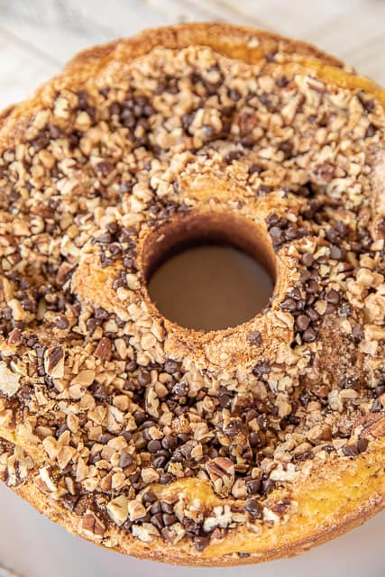 bundt cake with streusel topping