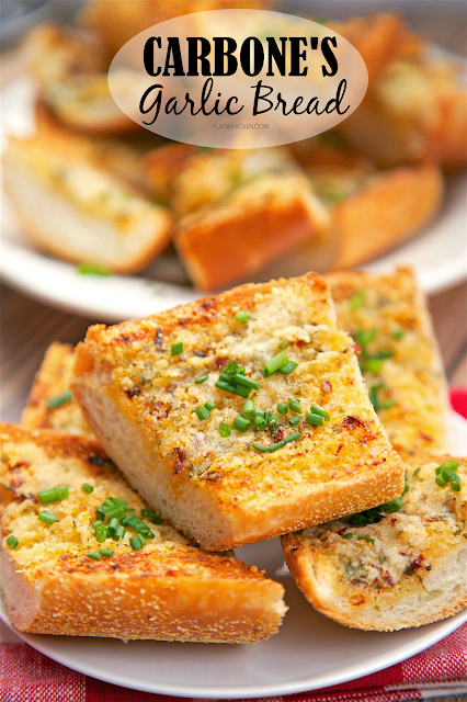 plate of garlic bread