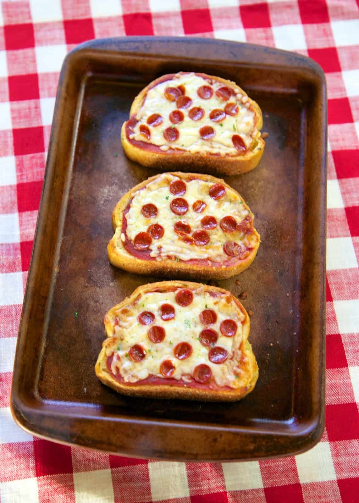 garlic toast pizza