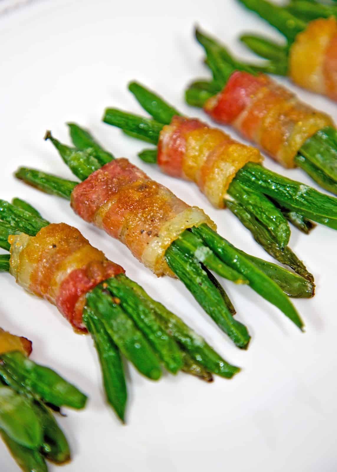 Green Bean Bundles with Bacon and Brown Sugar - simple side dish with tons of great flavors! Can assemble ahead of time and refrigerate until ready to bake.