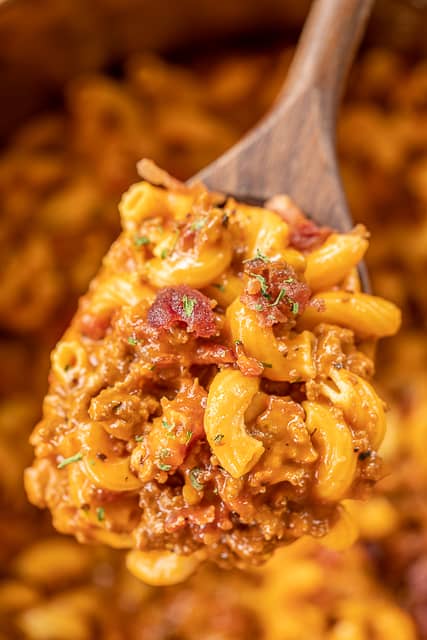 Instant Pot Bacon Cheeseburger Pasta - a weeknight family favorite! Just cook the ground beef, add the pasta and liquids, cook for 4 minutes then stir in the cheese and bacon. Super easy!!! Ground beef, tomato juice, beef broth, Worcestershire sauce, steak seasoning, ketchup, mustard, elbow macaroni, bacon and cheddar cheese. Our whole family LOVED this easy pasta recipe! It is definitely going into the rotation. #Instantpot #beef #pasta #cheese