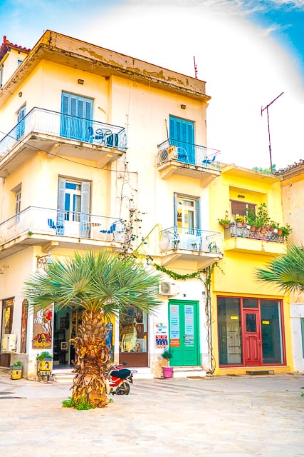 A Day in Náfplio, Greece - you don't want to miss this picturesque Greek town. It is one of the most beautiful cities I've ever been to. It is a great place to spend the day shopping and enjoying some gelato! #travel #greece #nafplio