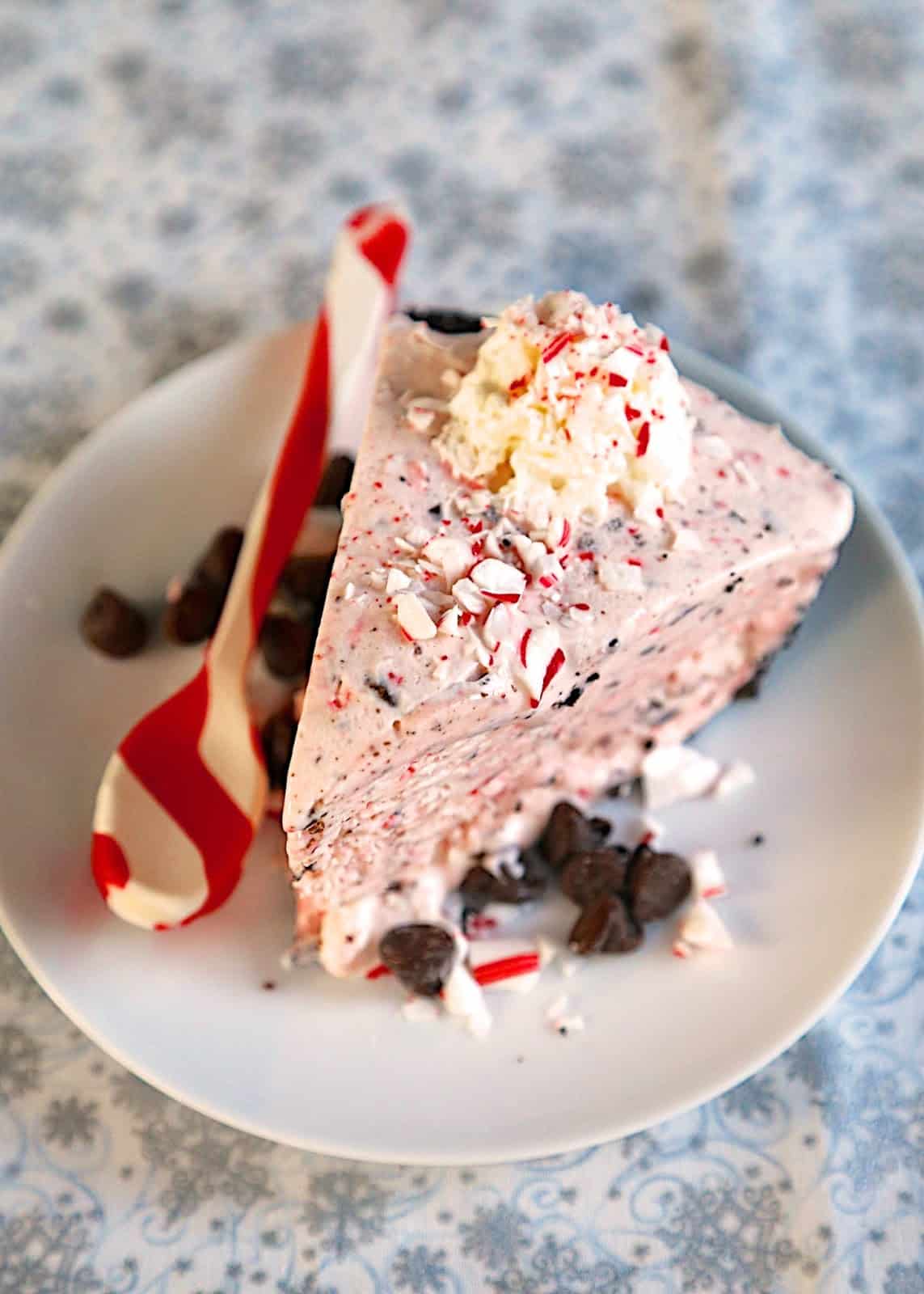 Peppermint Chocolate Chip Ice Cream Pie {No Machine Required} - tastes like the milkshake from Chick-fil-a! SO easy! chocolate cookie crust, sweetened condensed milk. whipped cream, chocolate chips and candy canes. Everyone LOVES this treat!