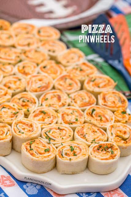 Pizza Pinwheels Recipe - I am ADDICTED to these sandwiches! Cream cheese, pizza sauce, mozzarella cheese and pepperoni wrapped in a tortilla. Can make ahead of time and refrigerate until ready to eat. Perfect for parties and tailgating!!