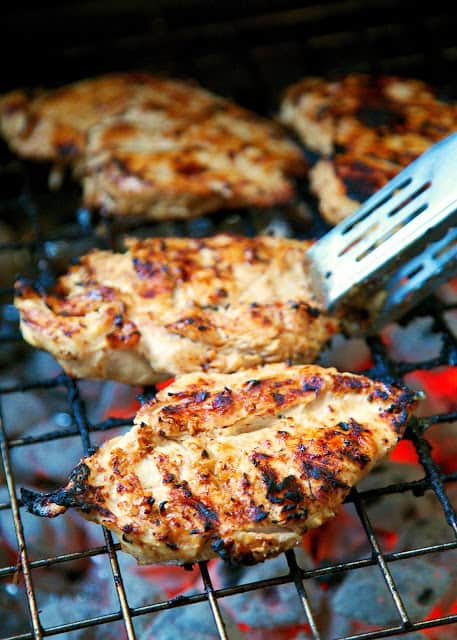 Roasted Garlic Italian Grilled Chicken - only 3 ingredients (including the chicken) - super simple marinade that packs a ton of great flavor! Quick, easy and delicious - my three favorite things!