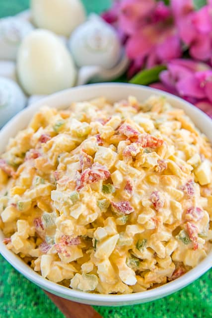 The Masters Pimento Cheese Egg Salad - the best of both worlds! Can't decide which Masters sandwich is your favorite? Combine them both into one! Seriously DELICIOUS!! Hard boiled eggs, mayonnaise, vinegar, celery, onion powder, Worcestershire sauce, cheese, pimentos. This stuff never lasts long in our house! #themasters #masters #eggsalad #pimentocheese #sandwich #hardboiledeggs
