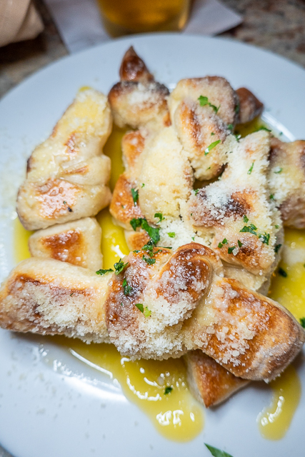 garlic knots in butter