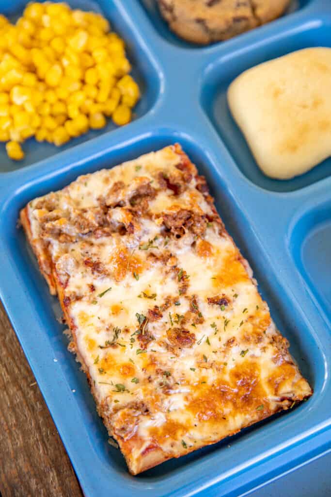 lunch tray with rectangle pizza