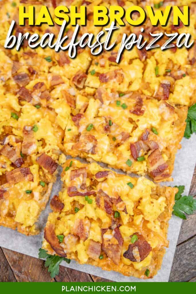 hash brown crust breakfast pizza with bacon and eggs with text overlay