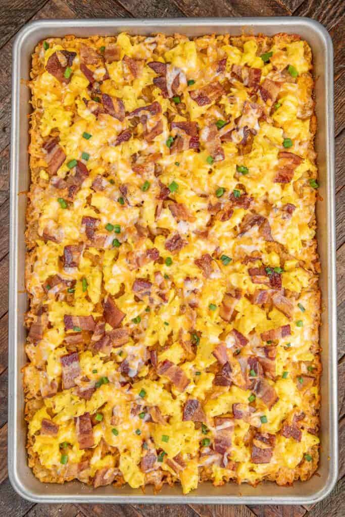 hash brown crust breakfast pizza with bacon and eggs