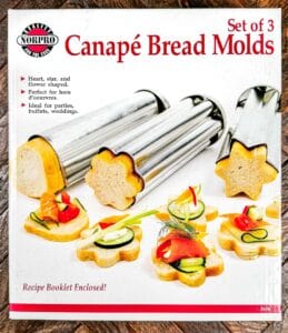 photo of canapé bread mold packaging